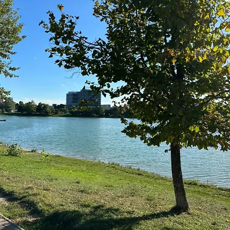 Sunny House Three Δωμάτια σε οικογενειακή κατοικία Μπρατισλάβα