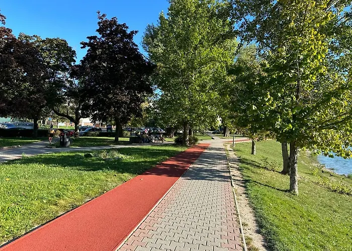 Проживання в сім'ї Sunny House Three